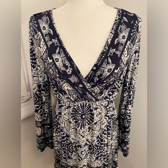 Venus Long Sleeve Dress Size S Blue Floral - Picture 2 of 11